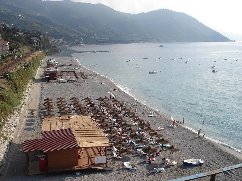 Villafiorita Gioiosa Marea Italia